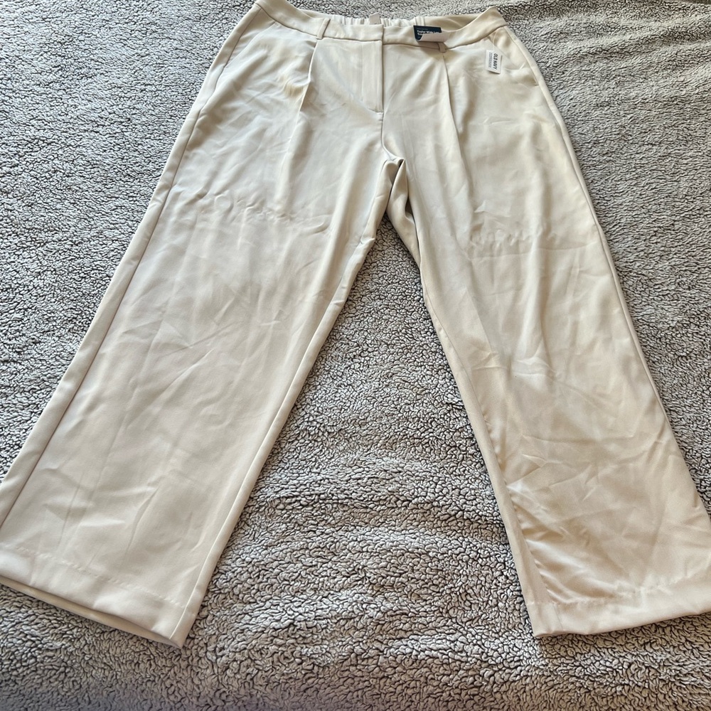 Old Navy Taylor Wide-Leg Trousers in Cream